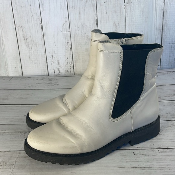 Franco Sarto White Leather Carian Chelsea Ankle Bootie - Picture 2 of 10